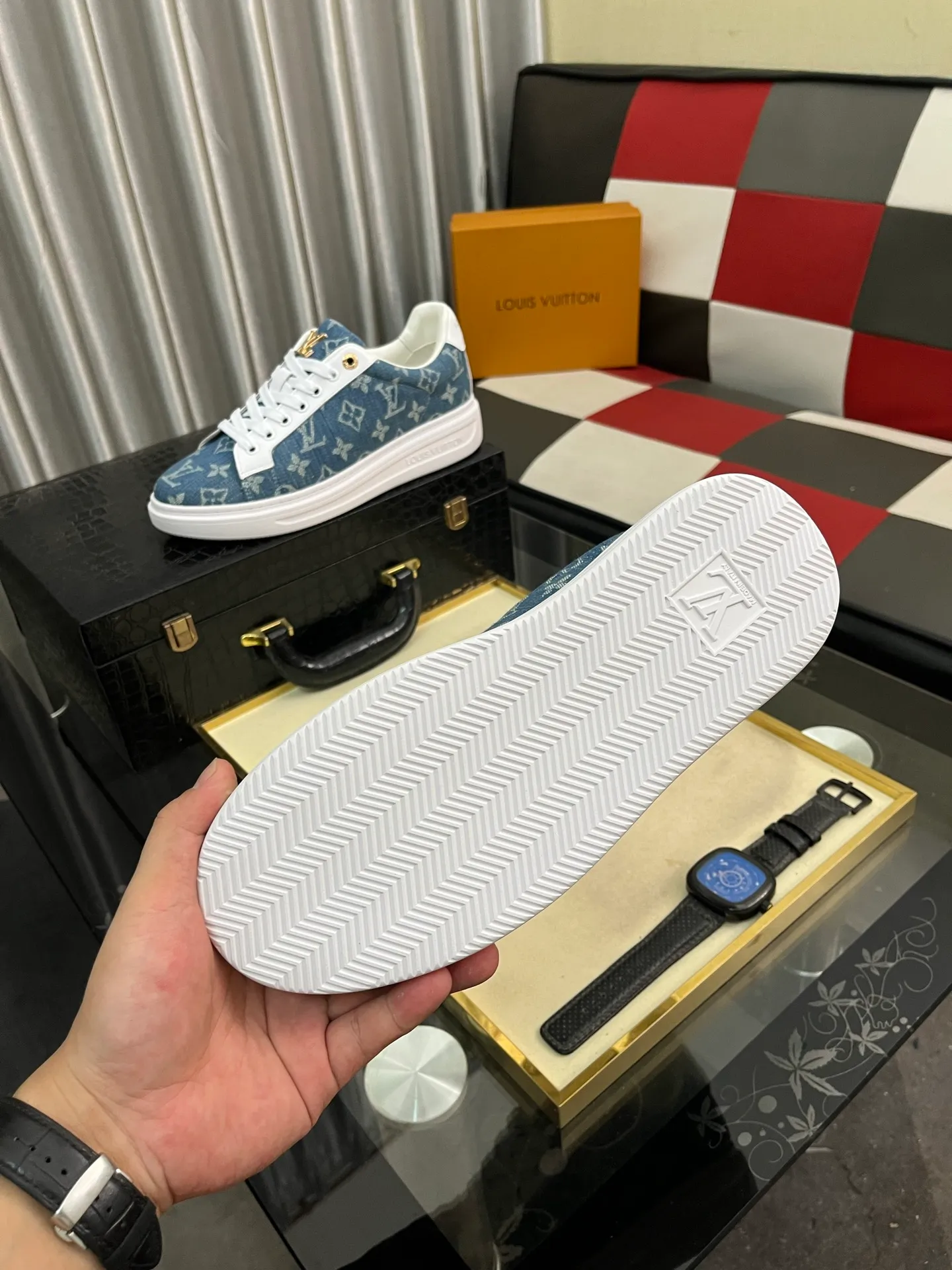 Men's shoes 💰400⌚️⌚️LV Louis Vuitton. The latest trendy casual shoes are popular in physical stores in sizes 38-44. New spring and summer comfortable imported custom original cowhide, unique jacquard fabric element design. Paired with sheepskin lining, Lv original bottom, [taiyang][taiyang] high-end packaging and high quality💪Details determine the quality, you can enter and leave the counter at will, welcome to compare🇮🇹